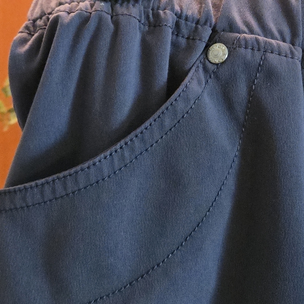 Beyond Scrubs Womens S Gray Elastic Waist Pullon Pants Ruched Side Legs 5 pocket - Picture 5 of 13